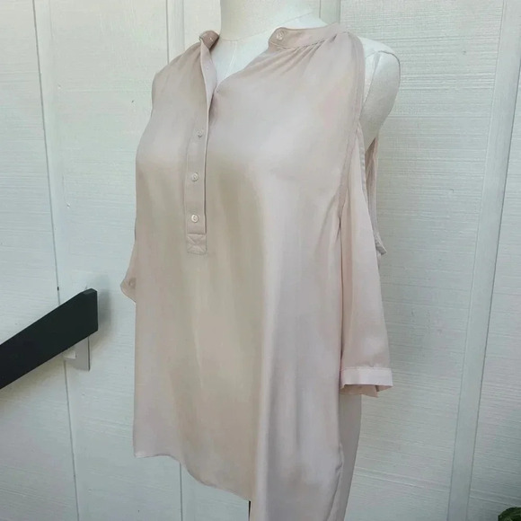 Women’s Nicole Miller Artelier 100% Silk Cold Shoulder Cutout Button Down Blouse - Picture 3 of 10